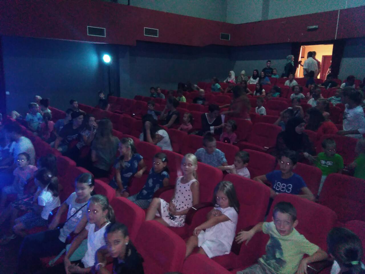 Pozorišna predstava "Bosanska bajka" oduševila zvorničke mališane