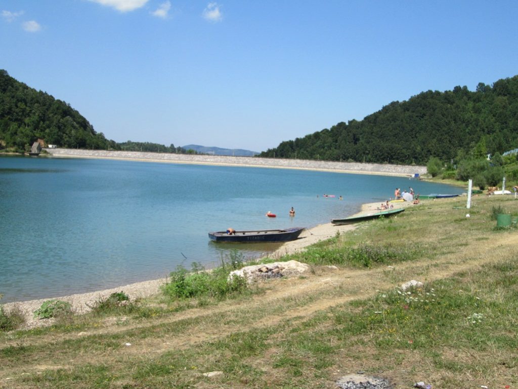 Kapitalni ulovi soma i amura na jezeru Sniježnica kod Teočaka