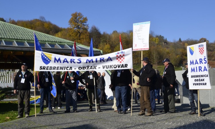 Jutros je nastavljena druga dionica "Marša mira" Srebrenica Vukovar. 