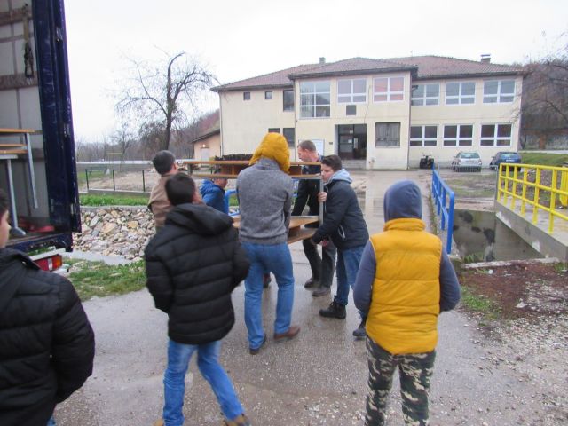 Križevići: Kamion pun školskog namještaja stigao zahvaljujući Križevljanima u dijaspori
