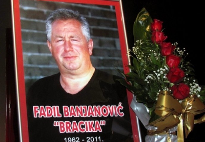 Danas je sedaOsam godina od smrti Fadila Banjanovića Bracike, Kozlučanci nastavljaju stopama Bracike vršeći stalne akcije izgradnje i pomoći ugroženimm godina od smrti Fadila Banjanovića-Bracike (FOTO+VIDEO)