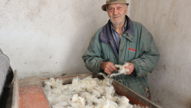 Budimir Jovanović, jedini vunovlačar u Podrinju čuva stari zanat od izumiranja