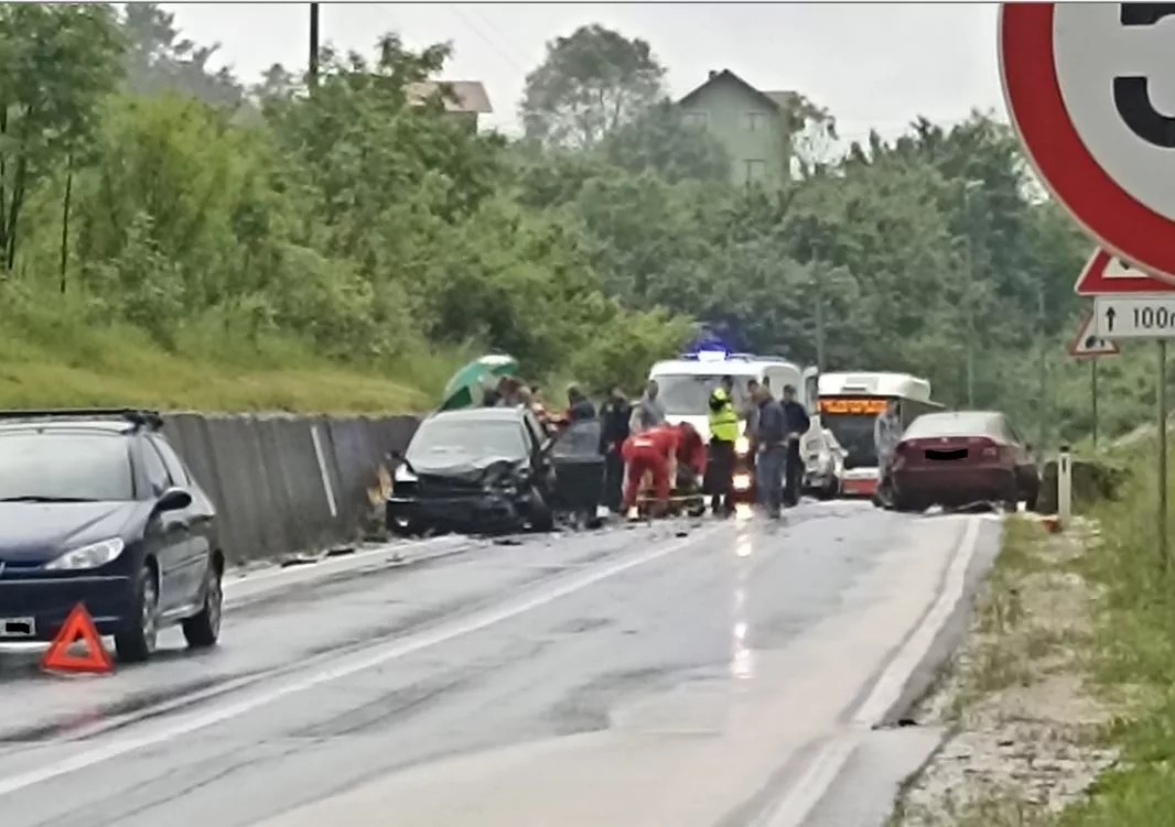 Ima Povrije Enih U Saobra Ajnoj Nezgodi Kod Tunela Aklovi I Na