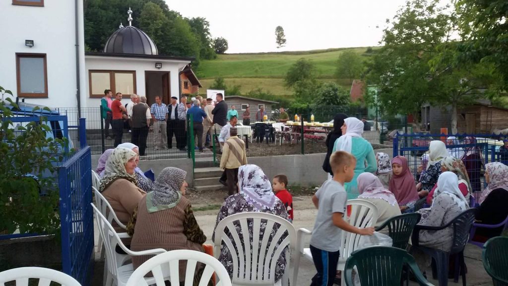 U najnovijoj zvorničkoj džamiji u Dugom Dijelu upriličen kolektivni iftar