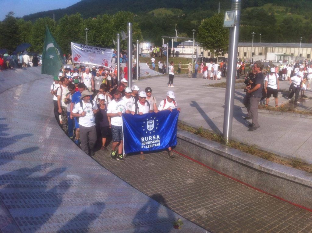 Završen Marš mira učesnicima se na ulazu u Potočare pridružili bajkeri