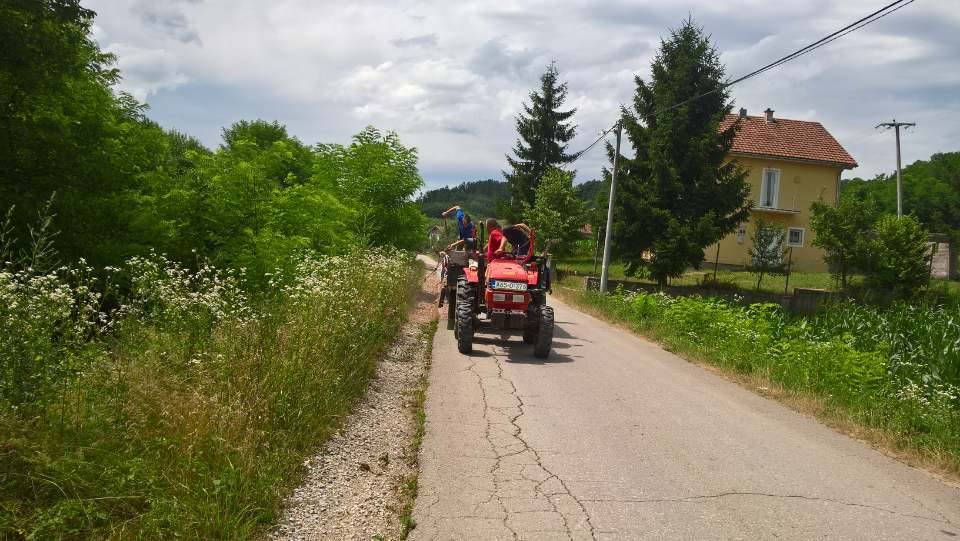 Radna akcija uređivanja puta u Križevićima