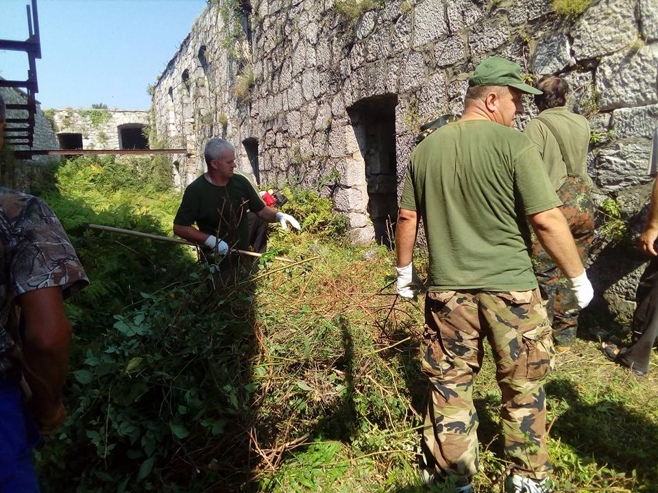 Lovci radnom akcijom očistili i uredili zvorničku tvrđavu da ponovo blista (FOTO)