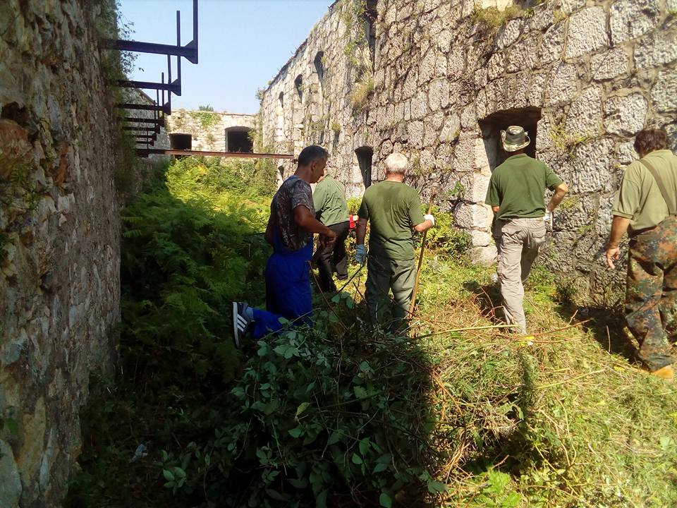 Lovci radnom akcijom očistili i uredili zvorničku tvrđavu da ponovo blista (FOTO)