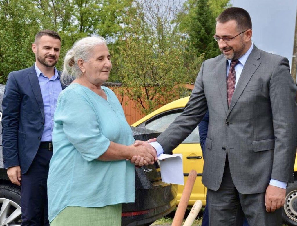 Na optužbe, koje je na njegov račun uputio zastupnik u Parlamentarnoj skupštini BiH Sadik Ahmetović, u kontekstu inicijative pokreta Odgovor za zajednički nastup probosanskih stranaka u RS-u, oglasio se federalni ministar raseljenih osoba i izbjeglica Edin Ramić (SDA).