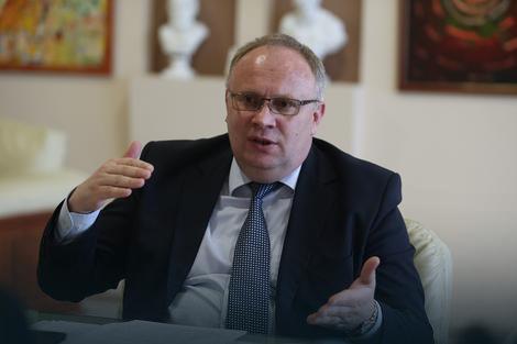 Ministar zdravlja Bogdanić nije smjenio v.d. direktora zvorničke bolnice dr. Okuku