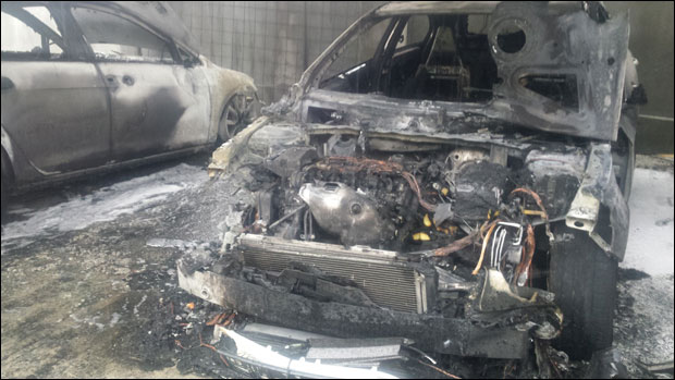 Pilica: Zapalio vlastiti automobil, potom napao nožem