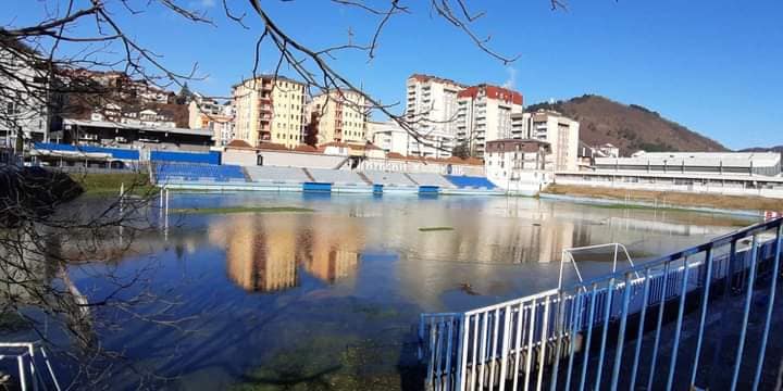 Poplavljen teren stadiona FK Drina Zvornik (FOTO)