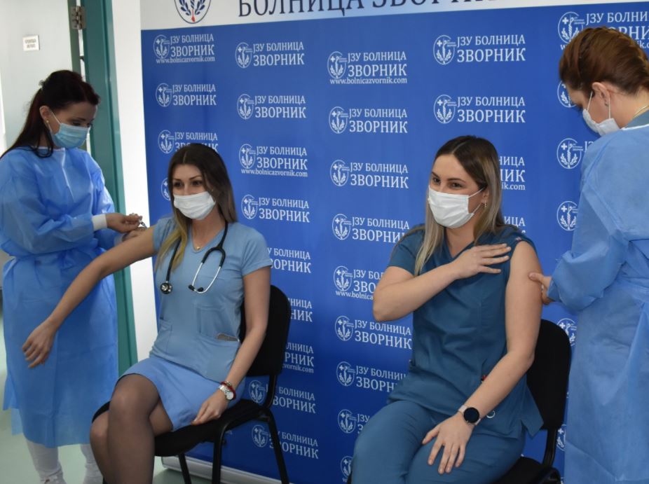 Nastavljen proces imunizacije zdravstvenih radnika JZU Bolnica Zvornik, vakcinu prvi primio dr.Komljenović