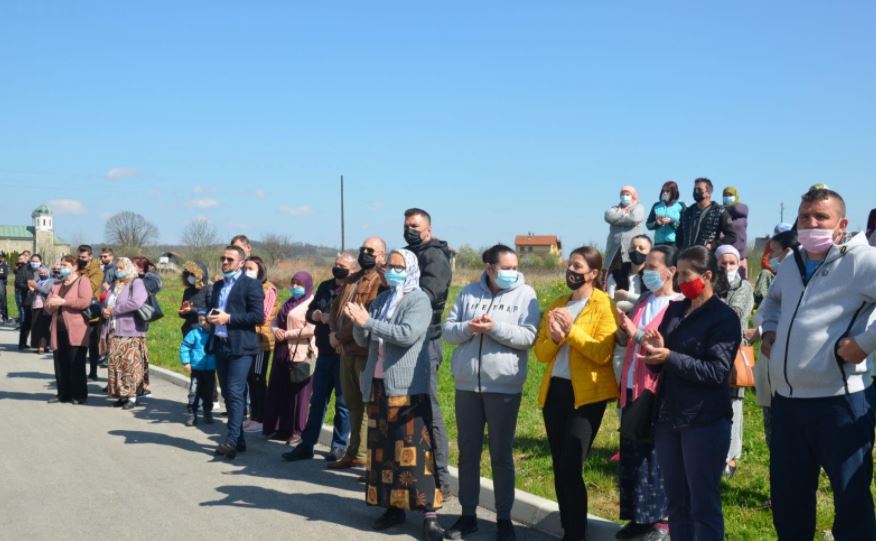 Zatvara se kolektivni centar u Srebreniku: Ključeve stanova preuzele 62 porodice (FOTO)