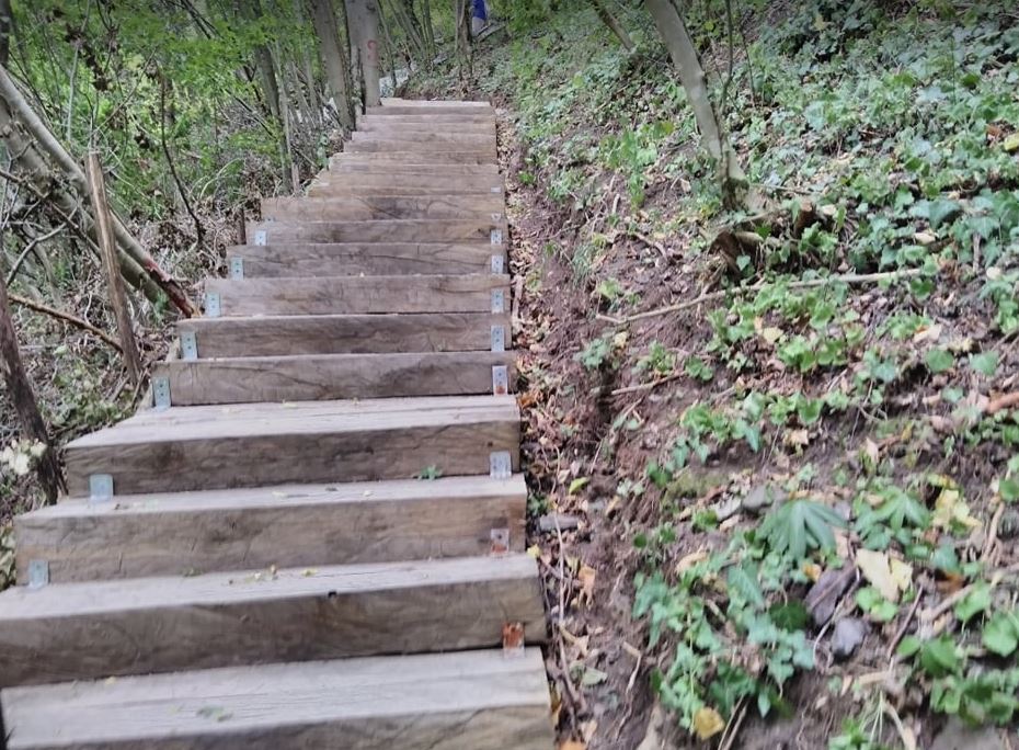 Kušlat: Kamene stepenice do pola puta (FOTO)