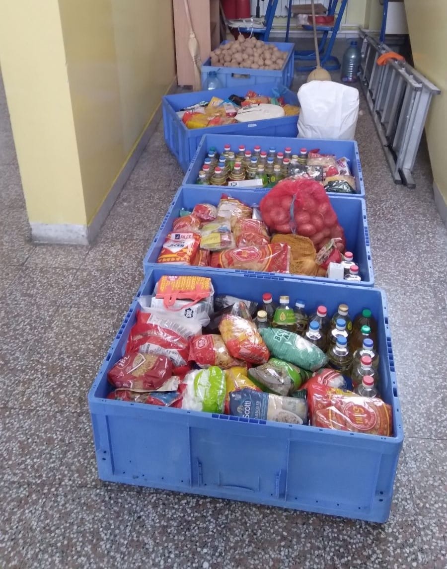 Školarci sakupili namirnice i donirali za rad narodne kuhinje u Sapni (FOTO)