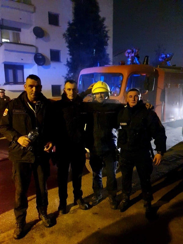 Smrtno stradale dvije osobe u sinoćnjem požaru u Bratuncu (FOTO)