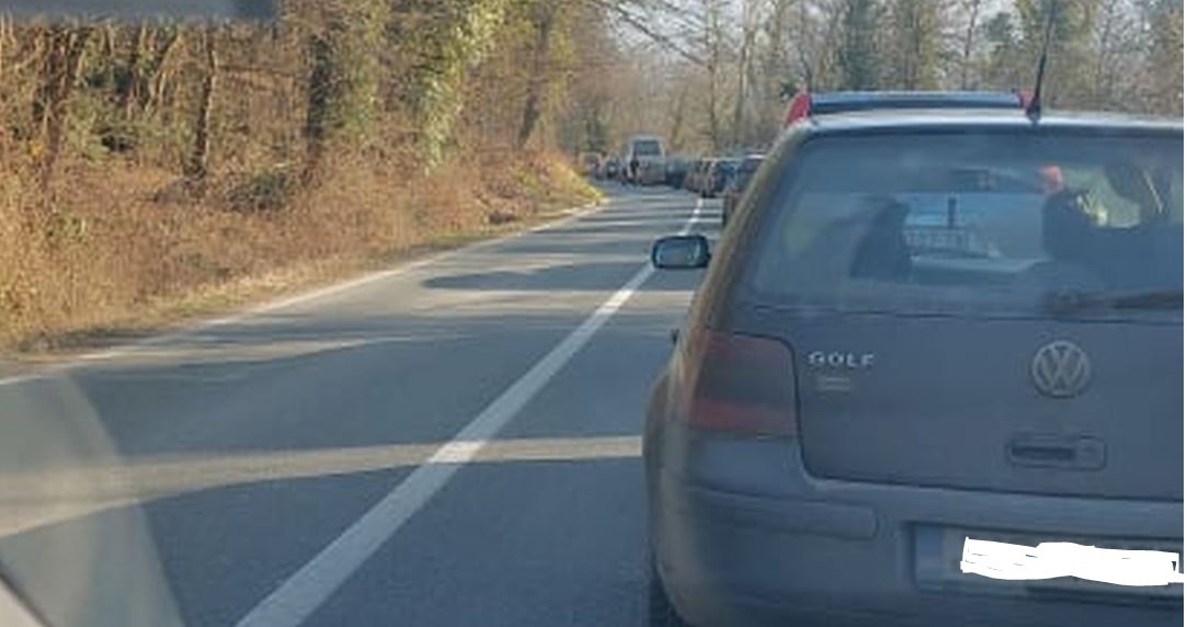 Poznat stepen povreda učesnika u jučerašnjoj saobraćajnoj nesreći na Debeloj međi kod Šepka (FOTO)