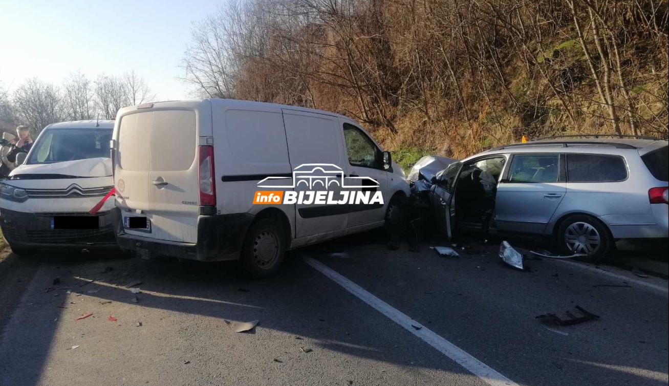 Poznat stepen povreda učesnika u jučerašnjoj saobraćajnoj nesreći na Debeloj međi kod Šepka (FOTO)