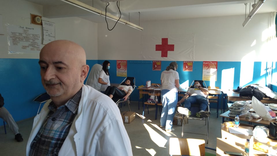 TŠC Karakaj: 60 učenika, profesora i vannastavnog osoblja darovalo krv (FOTO)