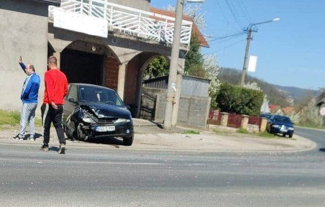 Saobraćajka u Kozluku, manja materijalna šteta (FOTO)