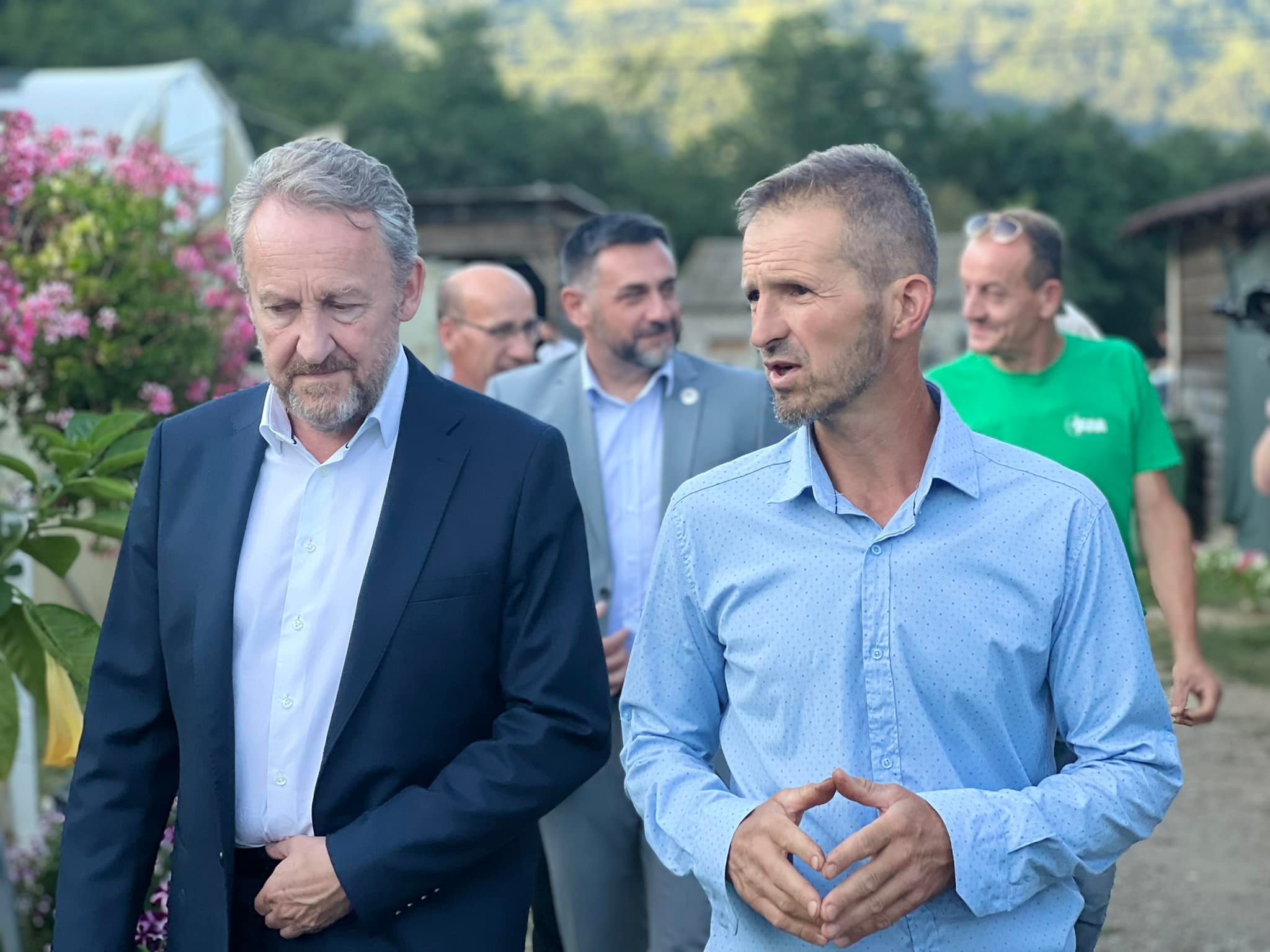 Bakir Izetbegović i Edin Ramić posjetili Senada Omerovića i najveću plantažu plasteničke proizvodnje u Podrinju (FOTO)