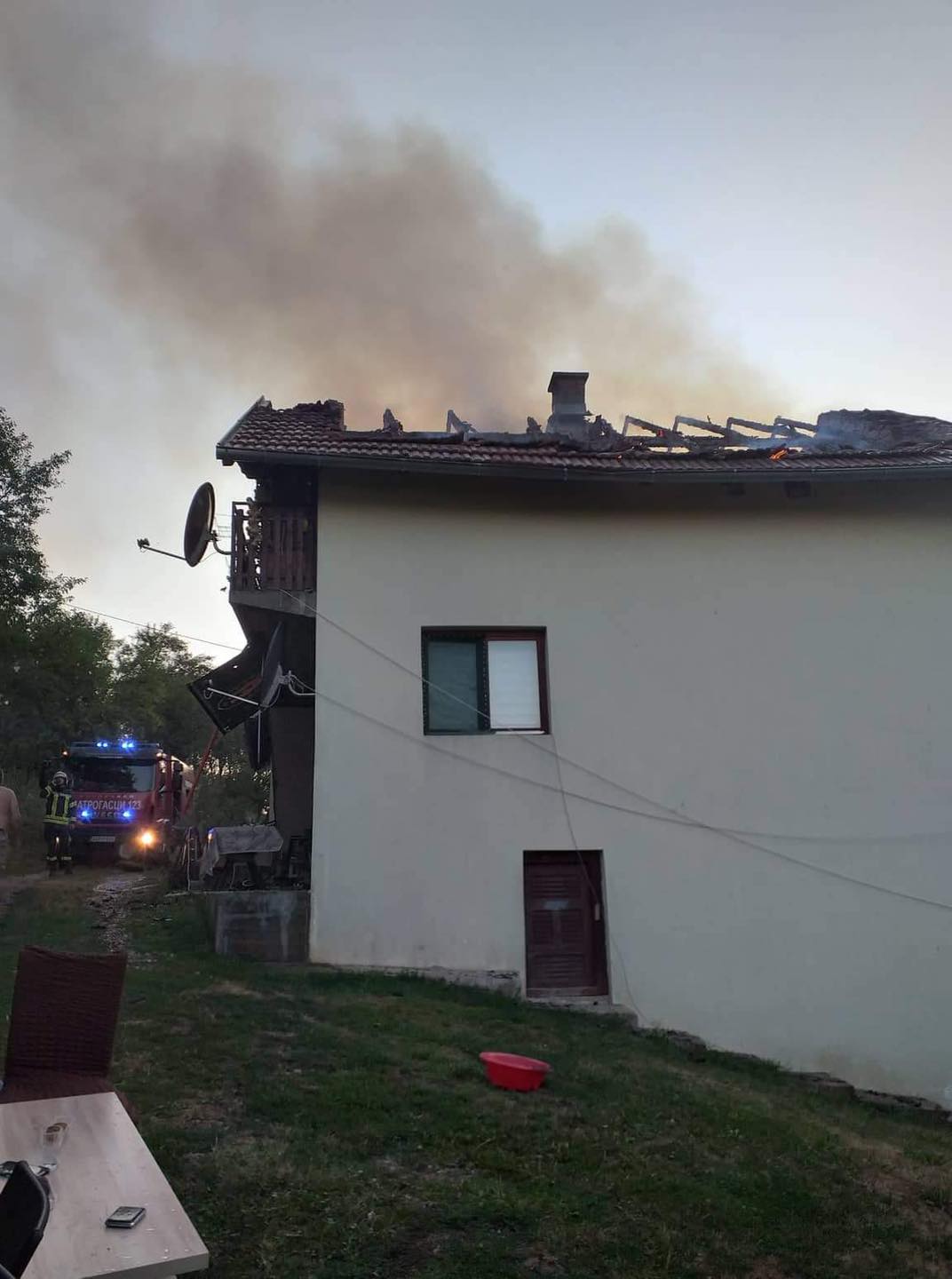 Požar progutao još jedan porodični dom, ovaj put u zvorničkom naselju Pahljevići kod Drinjače (FOTO)