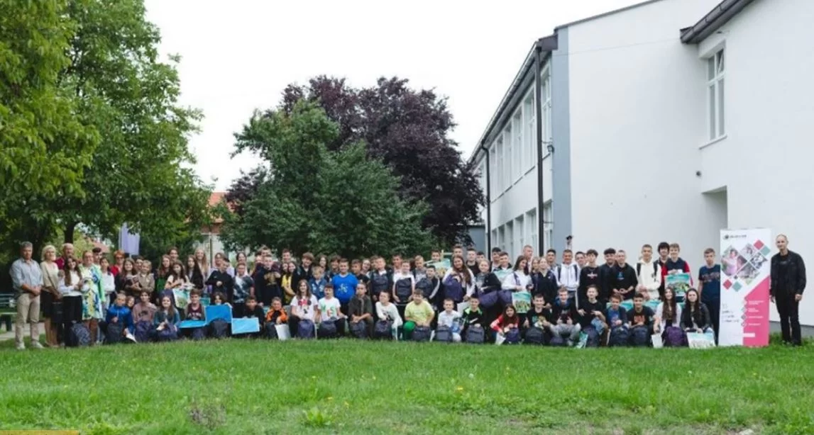 Sapna i Memići: Sa novim ruksacima i priborom 900 učenika ulazi u novu školsku godinu