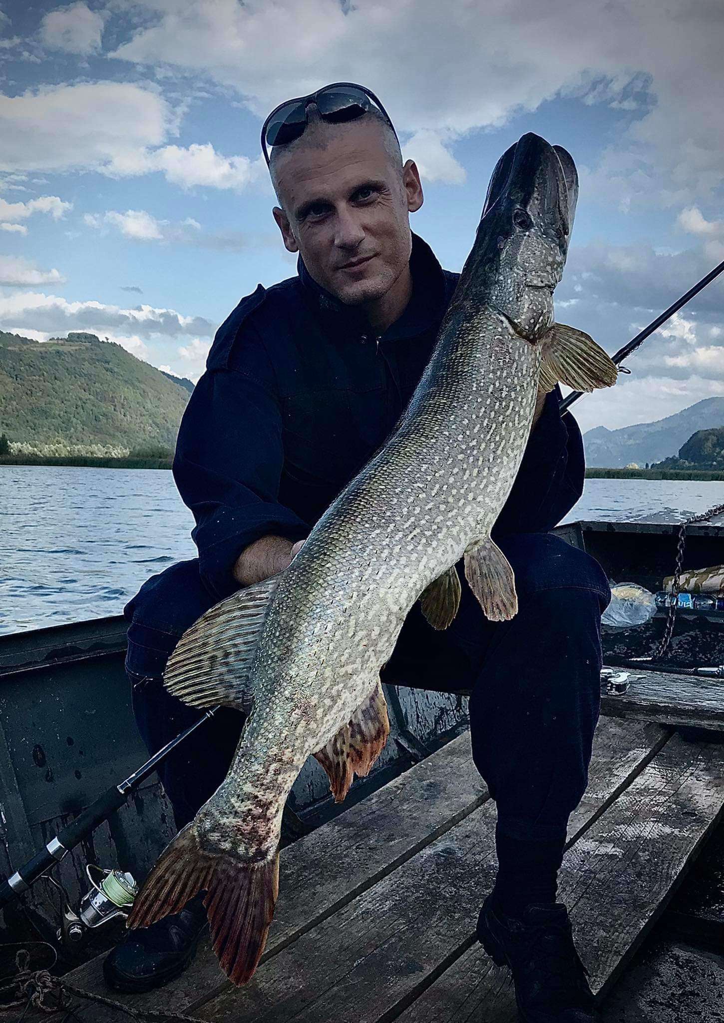 Novi trofejni ulov na Zvorničkom jezeru, ovaj put štuka od skoro metar dužine (FOTO)