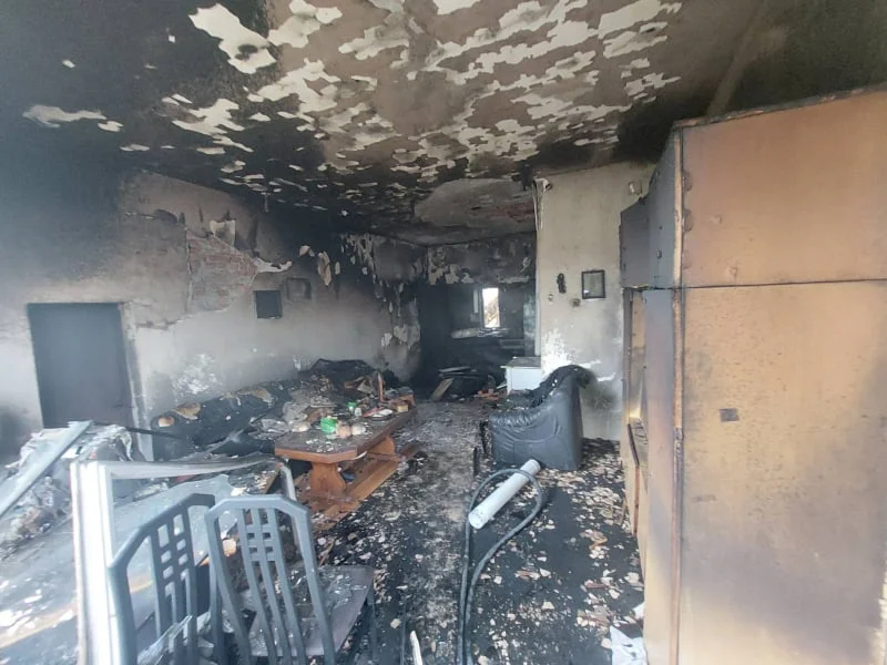 Požar zahvatio porodičnu kuću u Čelopeku, brzom intervencijom vatrogasaca spriječena potpuna katastrofa (FOTO)