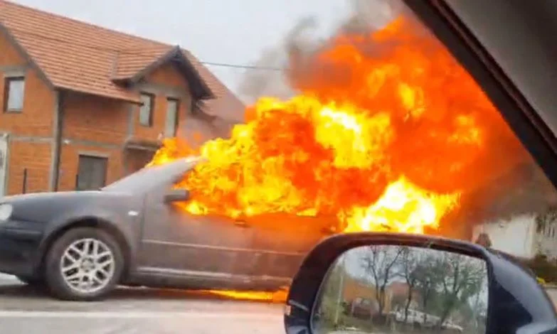 Automobil se zapalio tokom vožnje kod Bijeljine (VIDEO)