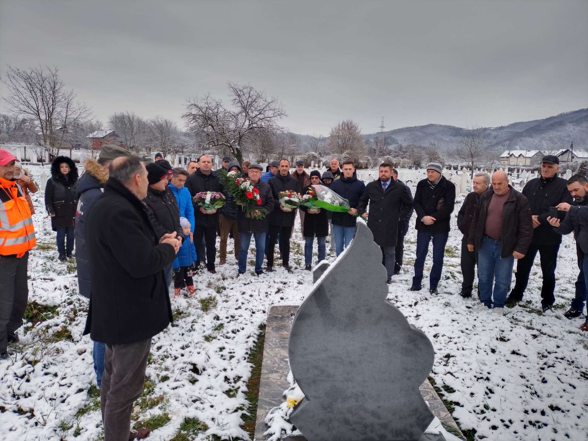 U Kozluku obilježna jedanaesta godišnjica smrti Fadila Banjanovića-Bracike, legende povratka (FOTO)
