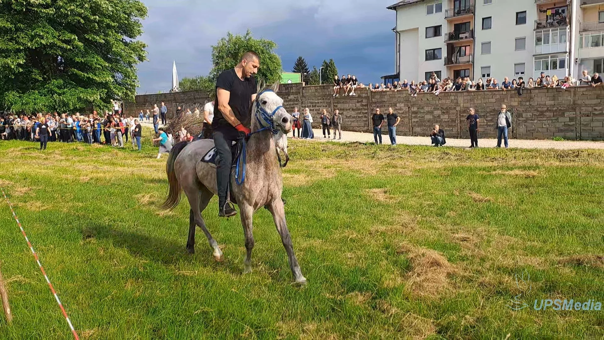 U Bratuncu uspješno organizovane konjičke trke (FOTO)