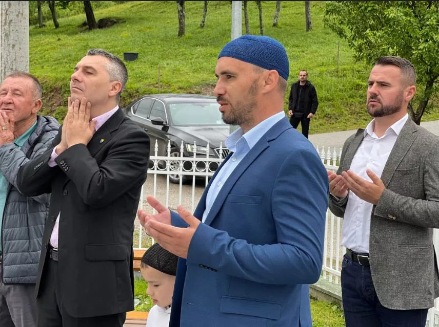 Ministar Nerin Dizdar posjetio porodicu Osmanović iz Cerske nakon pogibije Hariza Osmanovića (FOTO)