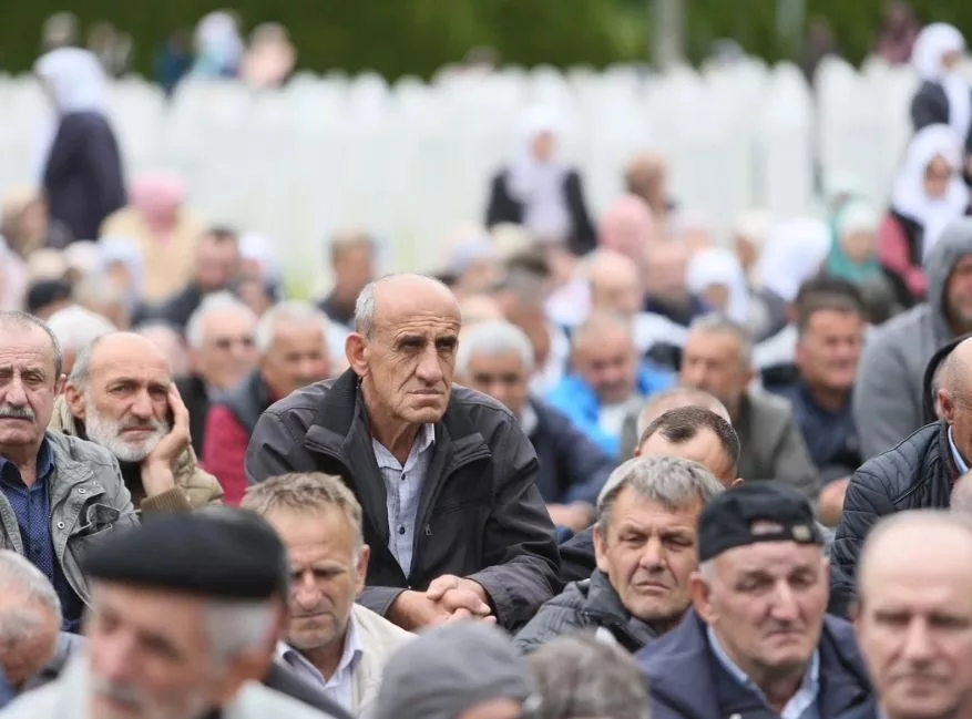 U Bratuncu ukopano šest žrtava iz 1992.godine, među ubijenim djevojčica od 7 godina, njena majka i nana (FOTO)