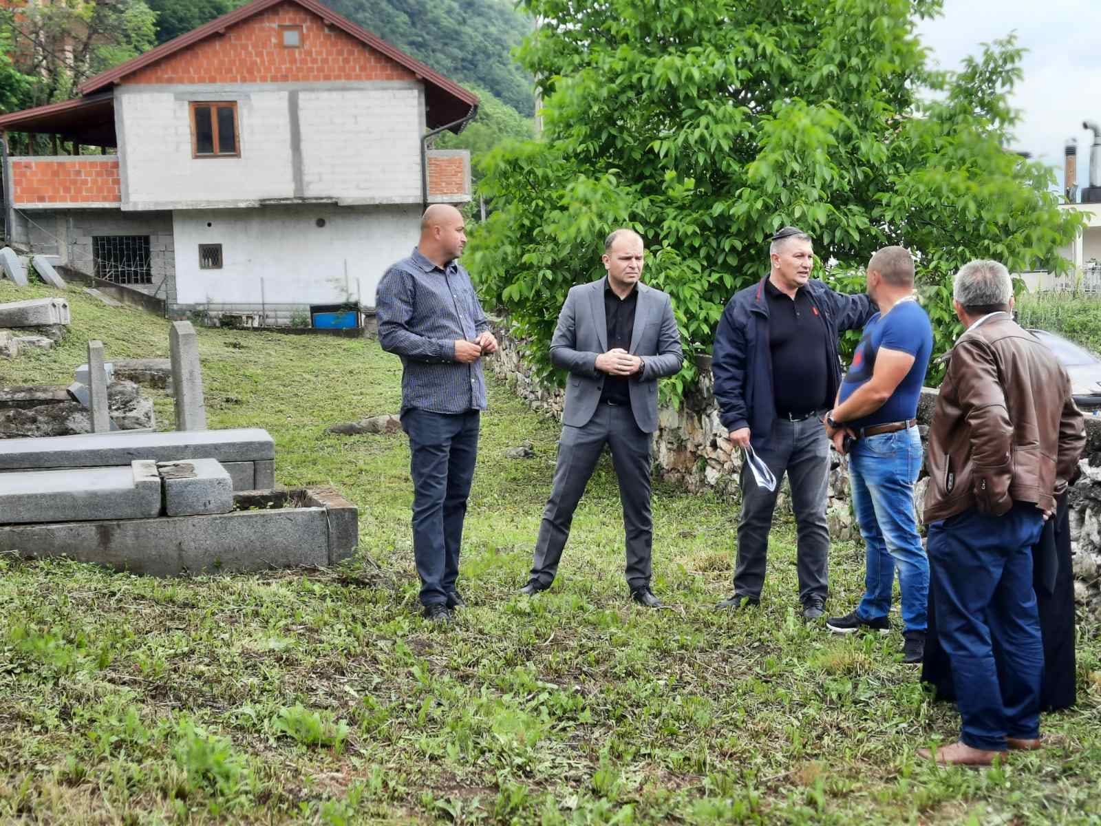 Polaganjem vijenaca obilježeno sjećanje na stradale Jevreje u Zvorniku (FOTO)