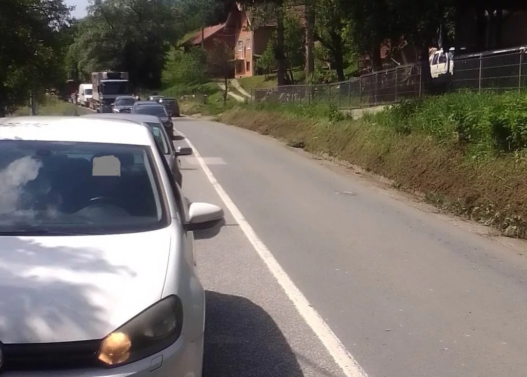 Najmanje jedna osoba povrijeđena u saobraćajnoj nezgodi na magistralnom putu Konjević Polje-Bratunac (FOTO)