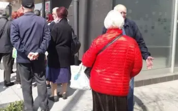 U Republici Srpskoj vlasti su krajem prošle godine najavile povećanje penzija od 6,25 posto od januara, uz mogućnost još jednog rasta tokom godine. Međutim, iskustva iz ranijih godina pokazuju da su dodatna povećanja uglavnom ograničena i niža od 3 posto, prema zapažanjima portala Srpskainfo. I pored toga, iz Fonda PIO RS ističu da će januarsko povećanje doprinijeti očuvanju postojećeg životnog standarda penzionera. Zaključak: Velike razlika između entiteta Iako će penzioneri u oba entiteta dobiti veće penzije, razlika u rastu primanja između Federacije BiH i Republike Srpske bit će sve izraženija. Novi sistem usklađivanja u FBiH donosi znatno veće iznose, dok RS i dalje ostaje pri umjerenijim povećanjima.