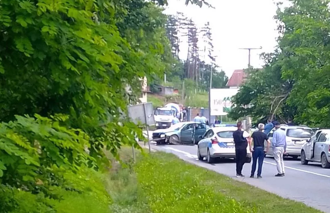 Najmanje jedna osoba povrijeđena u saobraćajnoj nezgodi na magistralnom putu Konjević Polje-Bratunac (FOTO)