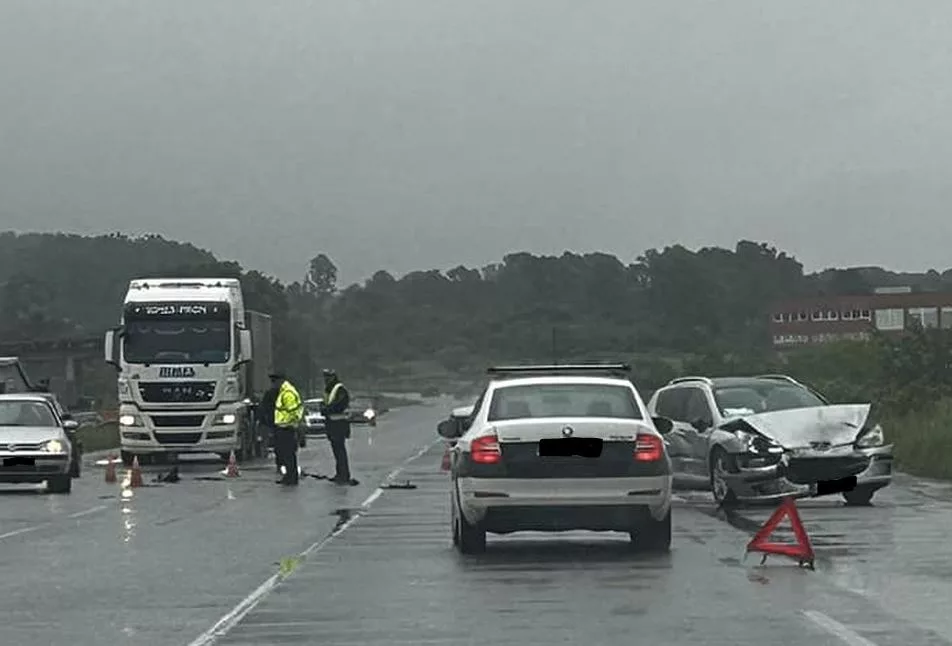 Sudar na "Pisti" kod Kalesije, nekoliko osoba zadobilo povrede, intervencija vatrogasne službe (FOTO)