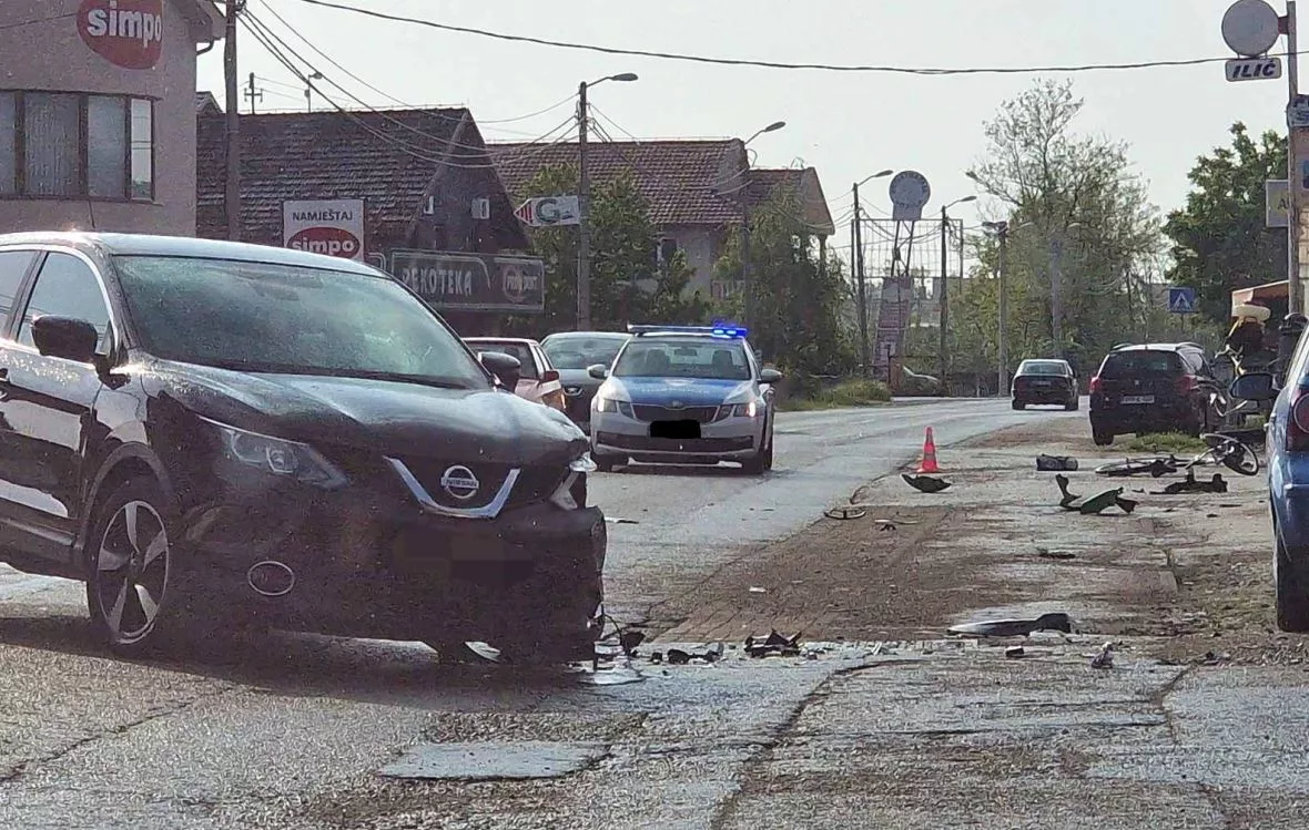 U centru Bijeljine sudar bicikliste, motocikliste i automobila, ima povrijeđenih (FOTO)
