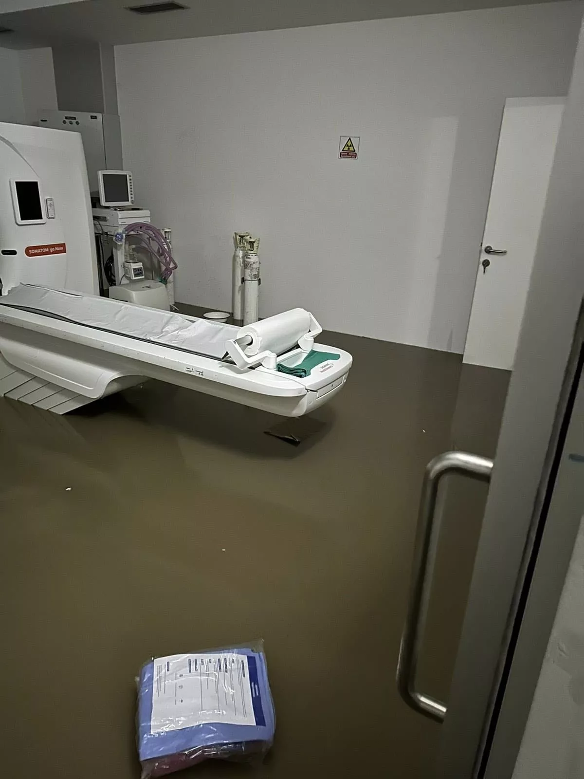 Katastrofa u Loznici, vodena bujica prodrla u bolnicu i uništila CT skener (FOTO)