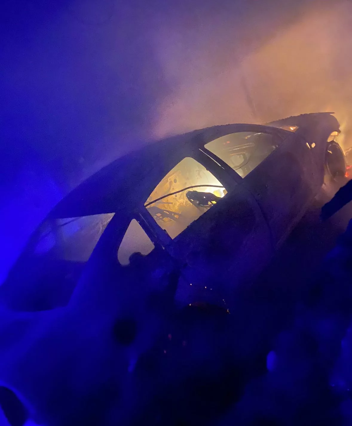 Požar na automobilu nepoznatog vlasnika u napuštenoj zgradi kod Bratunca (FOTO)