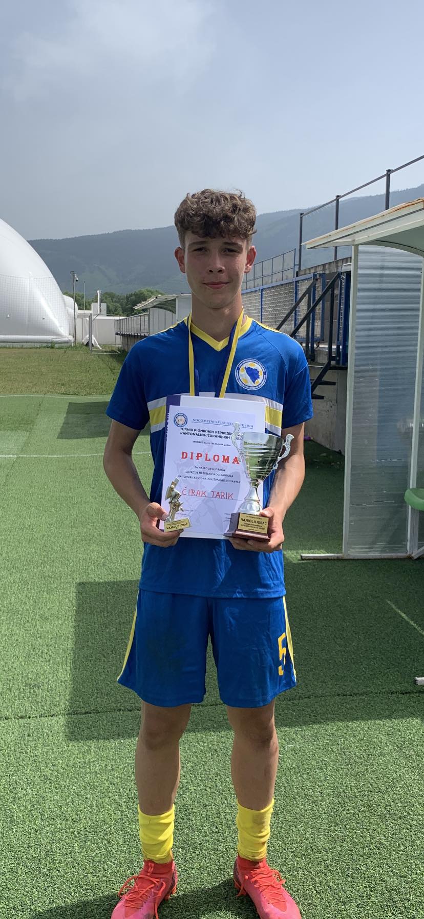 Podrinjska djeca Tarik Čirak, Semir Sejdinović i Amar Muhamedbegović osvjetlali obraz kantonalnoj pionoriskoj selekciji TK na prvenstvu FBiH u fudbalu (FOTO)