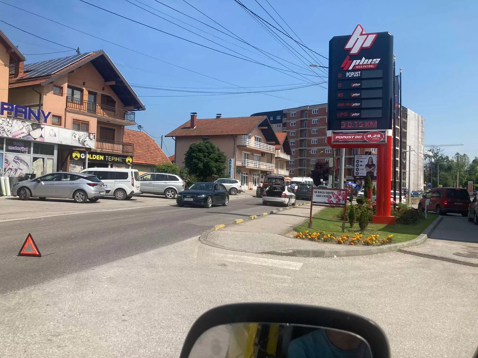 Sudar automobila i električnog romobila u Živinicama (FOTO)
