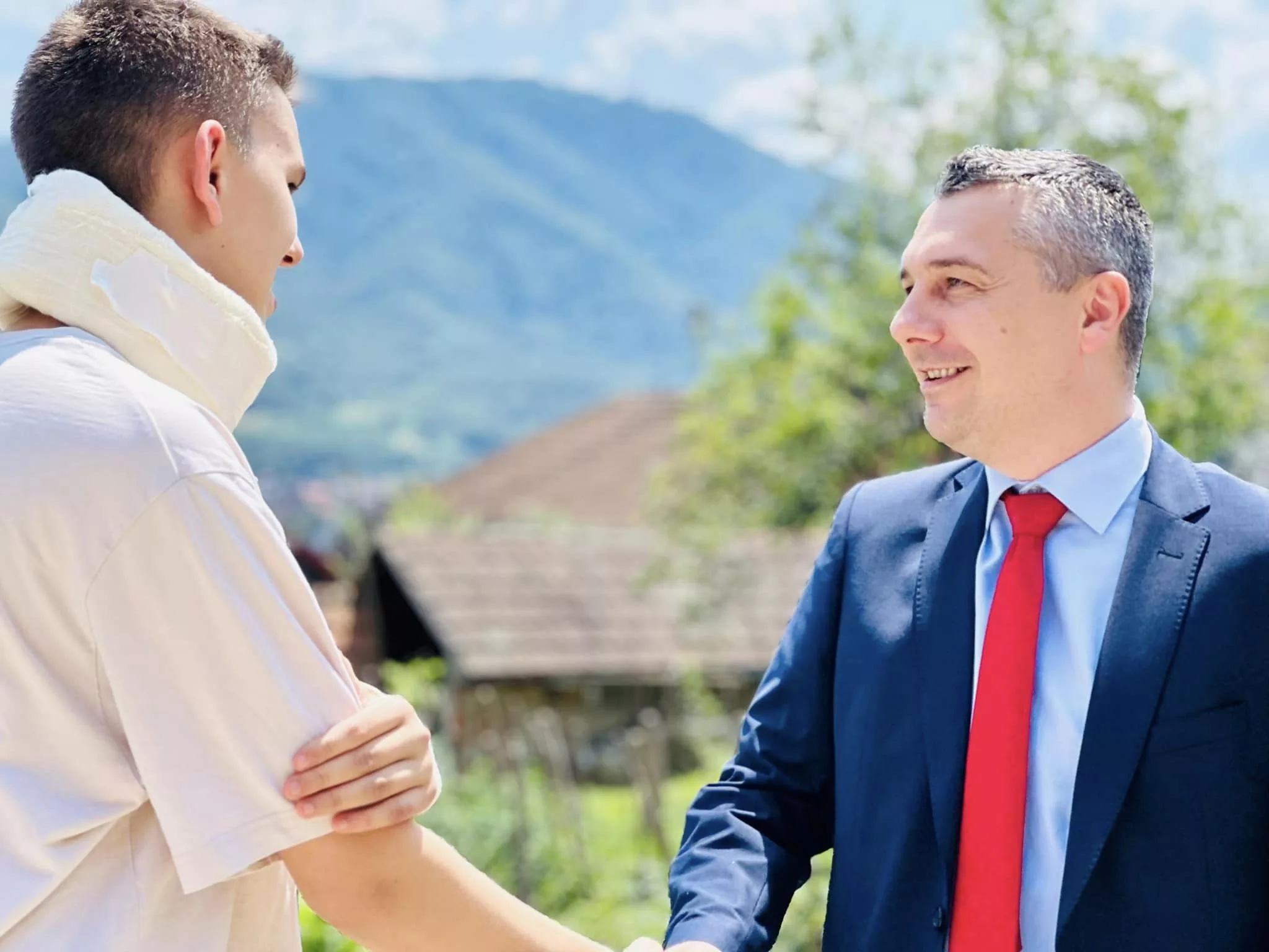 Ministri Nerin Dizdar i Fadil Alić posjetili Osmana Mehanovića napadnutog mladića iz Bratunca (FOTO)