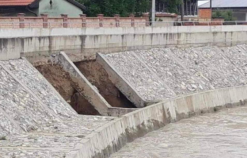 U Janji se urušio dio korita rijeke, garancija na radove izvođača istekla mjesec dana prije urušavanja