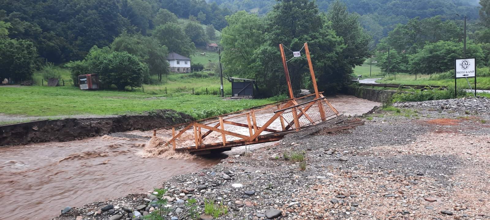 Poplave i klizišta na području opštine Srebrenica (FOTO)