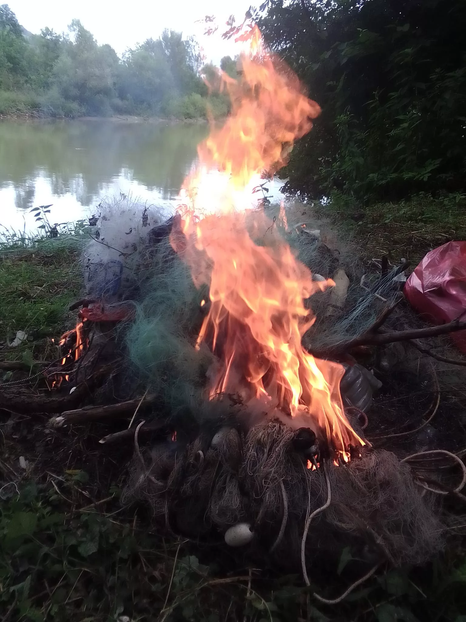 Šampion takmičenja u lovu ribe udicom na plovake ove godine u Zvorniku je Slaviša Jolović, najbolji pionir Stevo Đokić (FOTO)