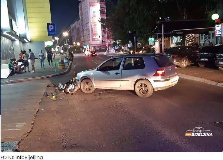 Vozač mopeda završio na Urgentnom bloku bijeljinske bolnice nakon sudara (FOTO)